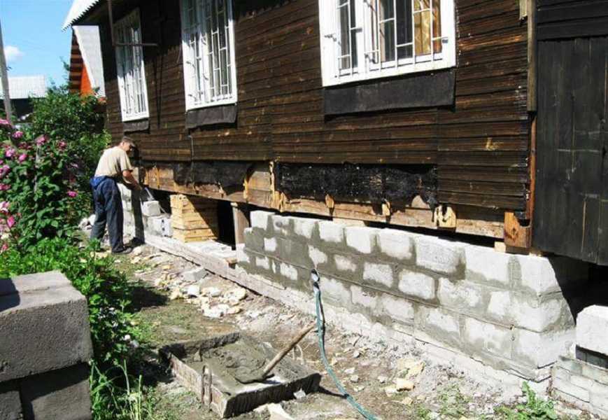 Как заменить фундамент под деревянным домом своими руками