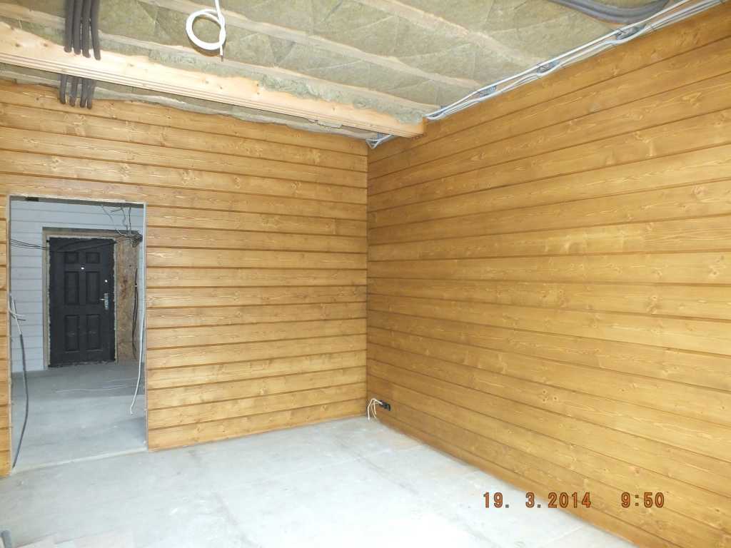 Покраска стен деревянного дома - выбор материала, подготовка и нанесение