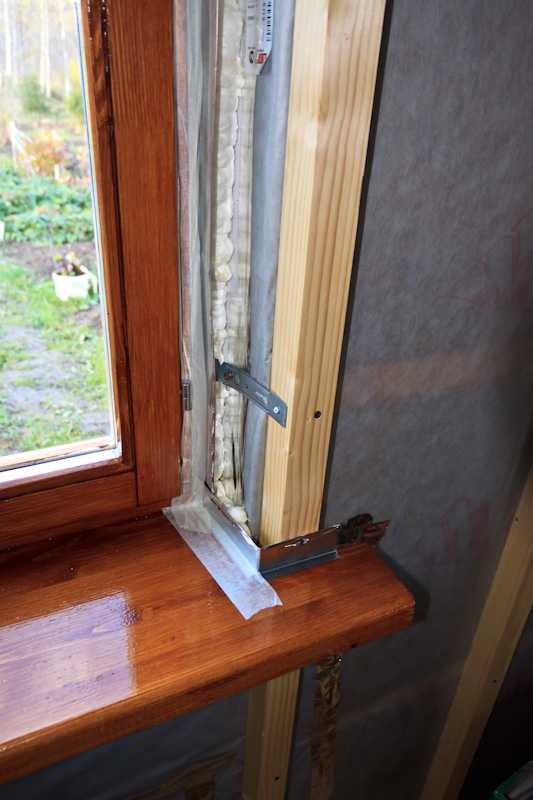 Установка подоконников и откосов на пластиковые окна своими руками в деревянном или каркасном доме