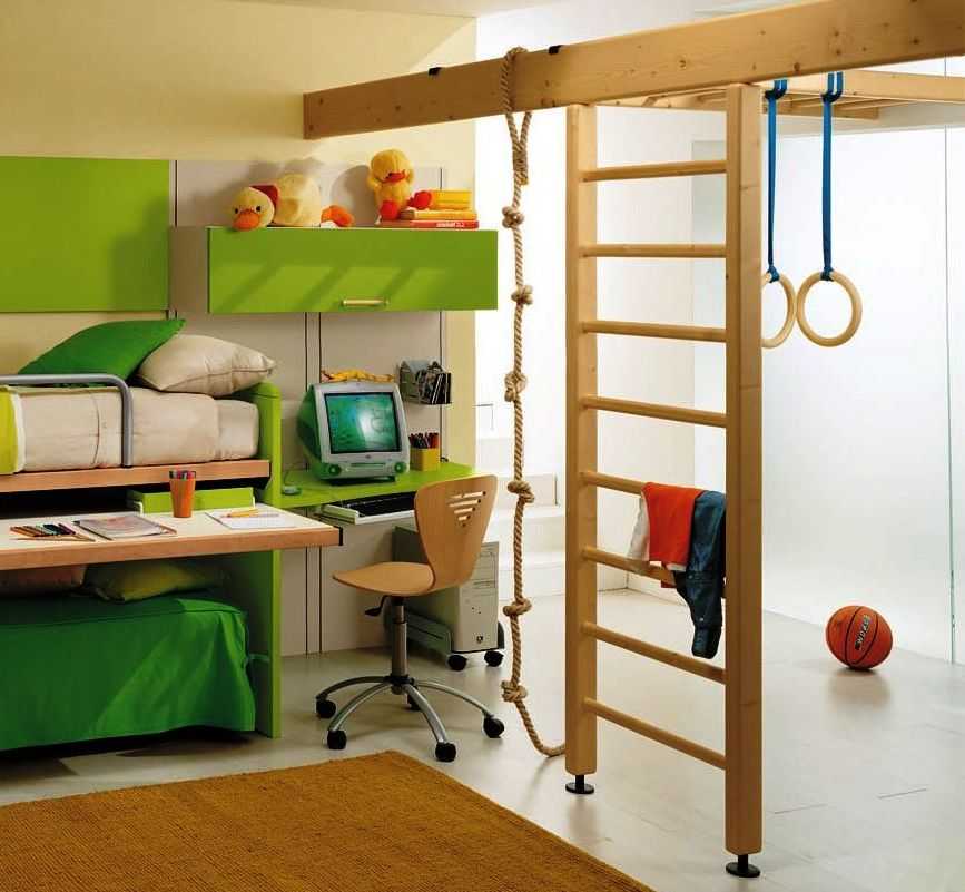 Детский уголок с кроватью и столом в комнате - как оформить