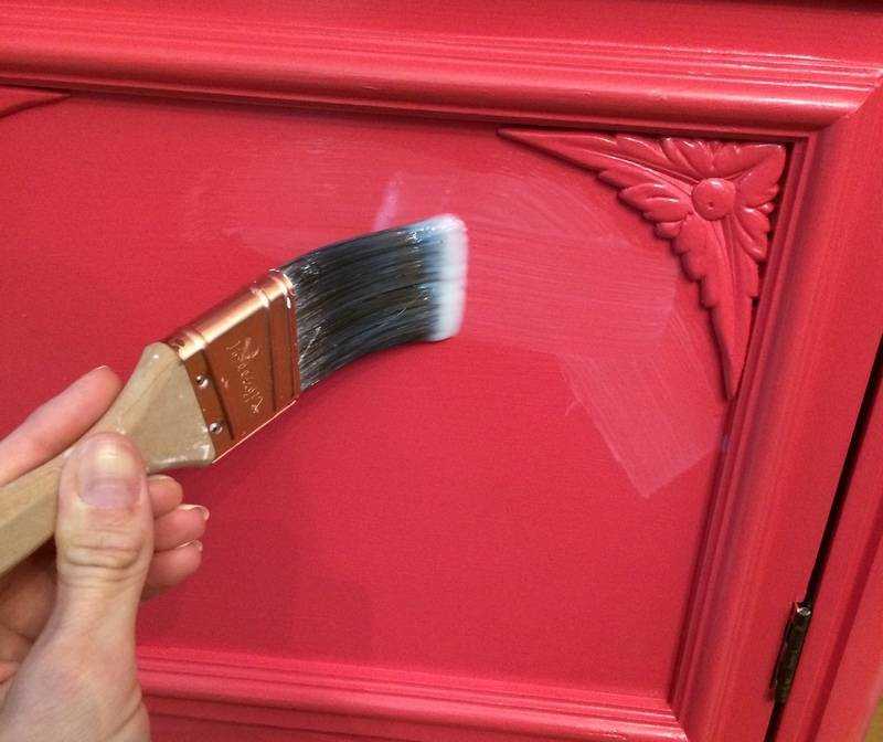 Как покрасить дверь из дерева своими руками: познаем по порядку
