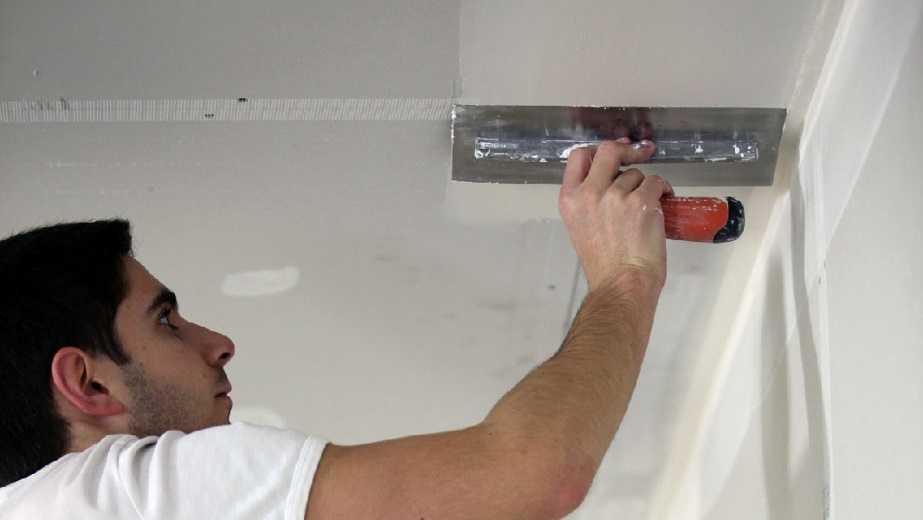 Как правильно покрасить потолок из гипсокартона акриловой краской