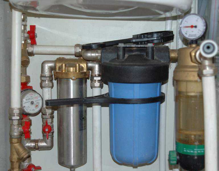 Магистральный фильтр для воды: для механической очистки от железа и других примесей, из нержавеющей стали, самопромывной, с манометром