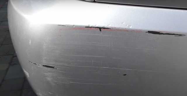 Как удалить царапины на двери автомобиля