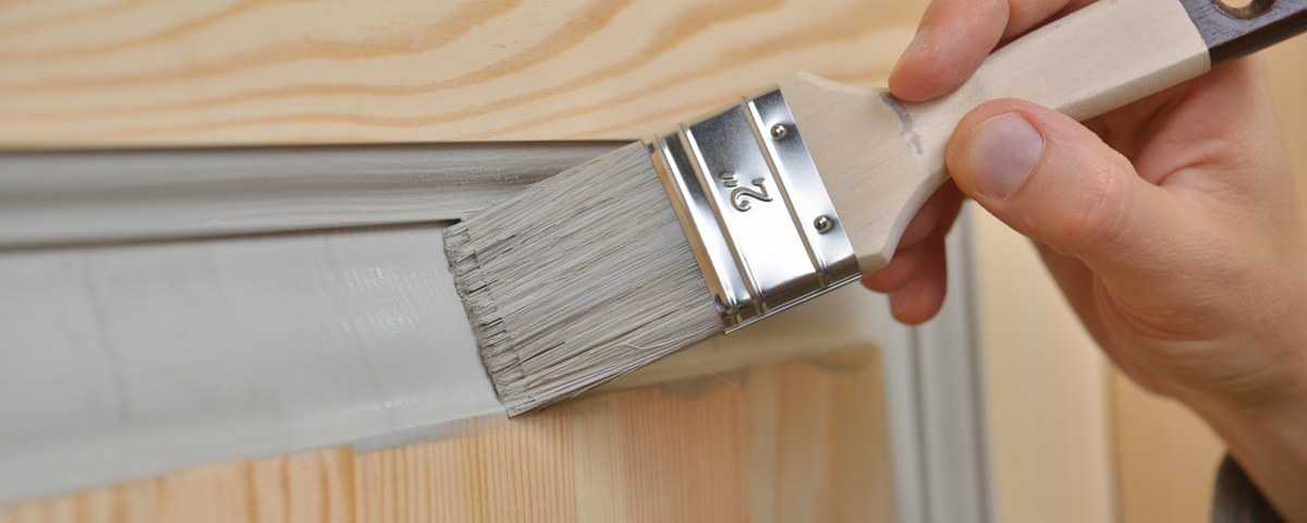 Технология покрытия двери из дерева, этапы работы и рекомендации по выбору цвета краски