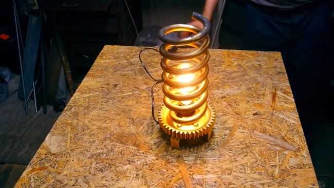 Абажур для настольной лампы и торшера своими руками: из каких материалов можно делать, пошаговые рекомендации по изготовлению