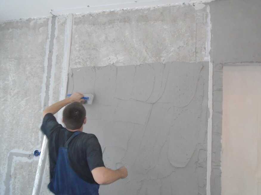 Выравнивание углов стен с помощью уголков и штукатурки, внутренних и наружных