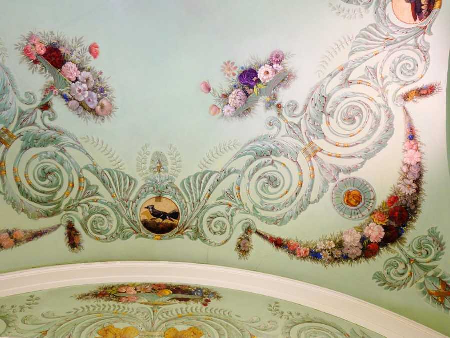 Рисунки на потолке: цвет и фото конструкции, своими руками на стене, как можно сделать облака и дугу трафаретом, карандашом