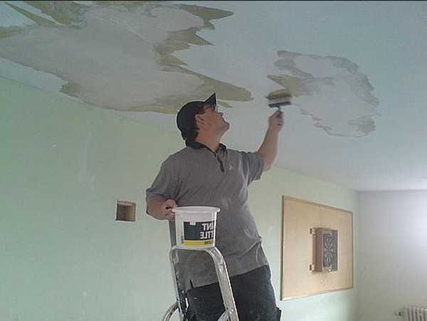 Как покрасить потолок своими руками (видео)?