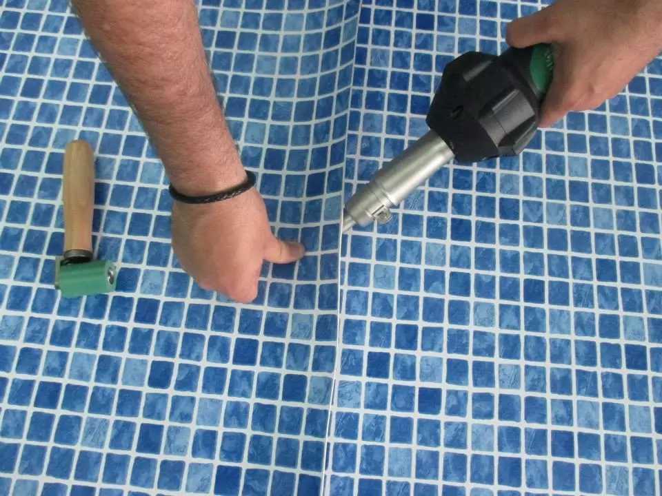 Как склеить плёнку для бассейна