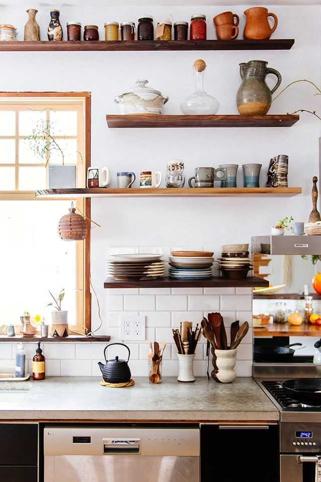 Открытые полки на кухне — 55 фото идей использования в дизайне