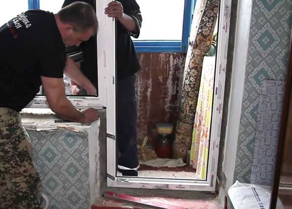 Как снять пластиковую балконную дверь с петель