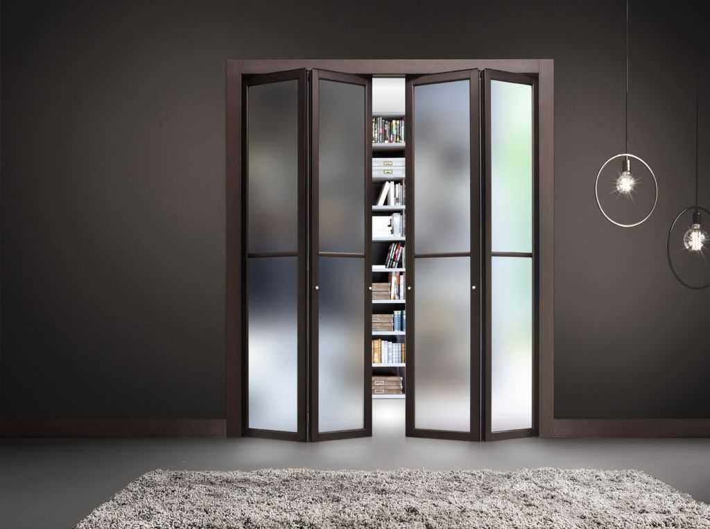 Межкомнатная складная дверь-книжка: преимущества и недостатки конструкции
