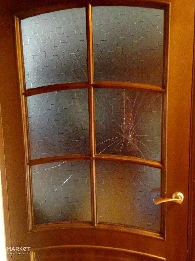 Как вставить стекло в деревянную дверь?