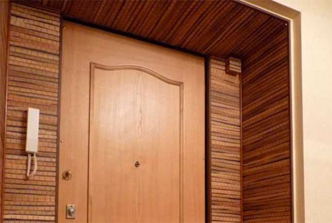 Чем и как отделать откосы входной двери изнутри?