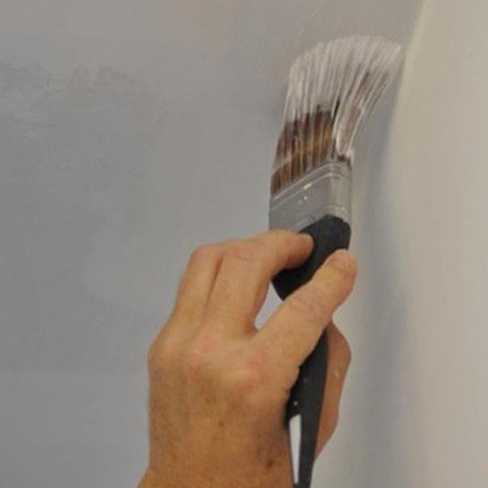 Акриловая краска для потолков и стен – особенности и применение