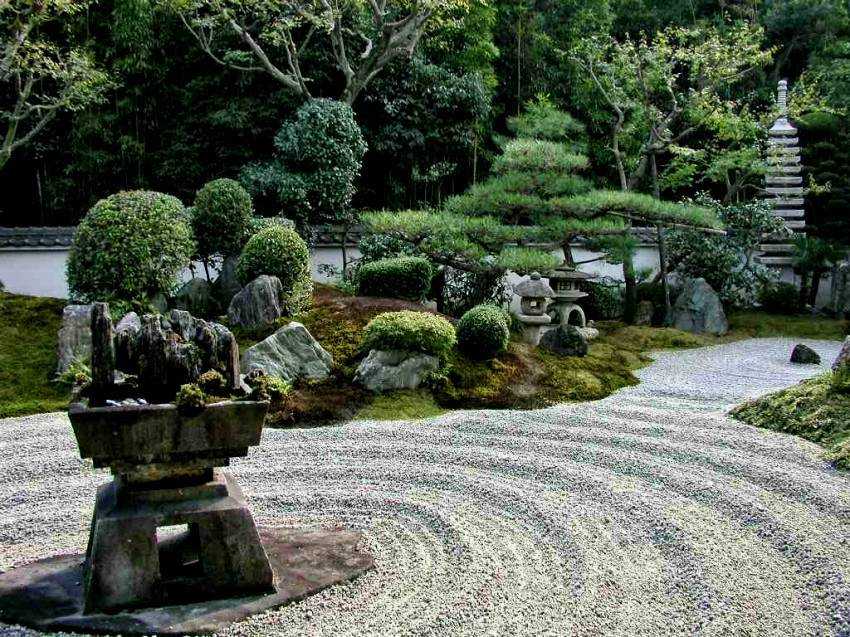 Сад камней в японских традициях на даче