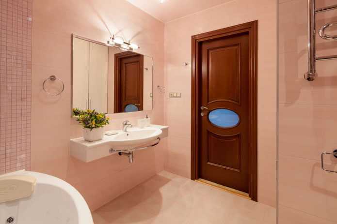 Как выбрать двери для ванной и туалета учитывая особенности этих помещений