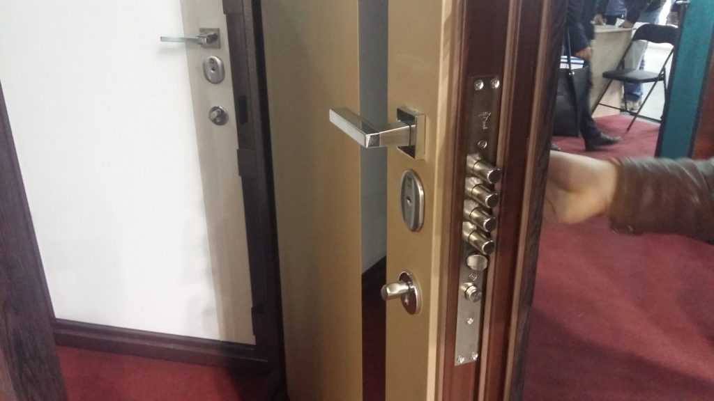 Профессиональная врезка замка во входную металлическую дверь: полезные советы