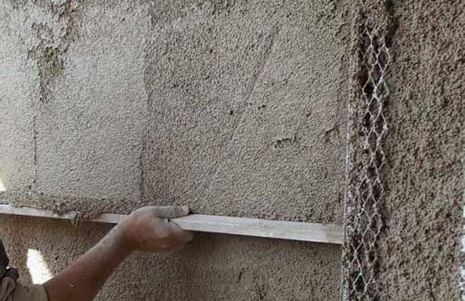 Как выровнять глиняные стены под обои