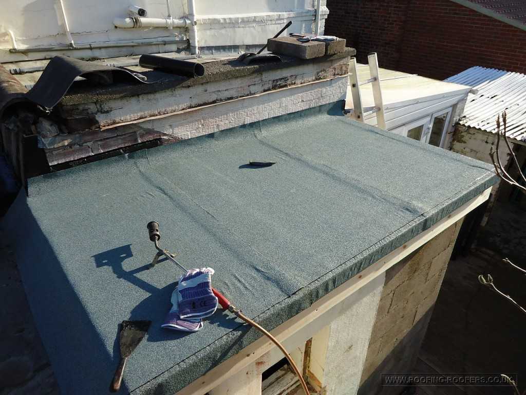 Как сделать ремонт крыши рубероидом своими руками?