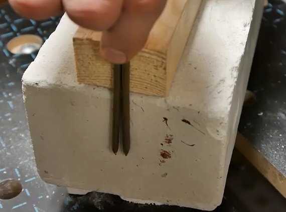 Все способы забивания гвоздя в бетонную стену: молотком, при помощи дрели и перфоратора