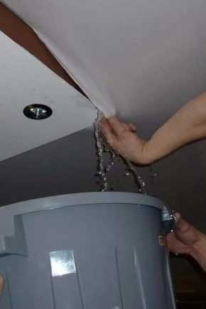 Как слить воду с натяжного потолка без помощи профессионалов?
