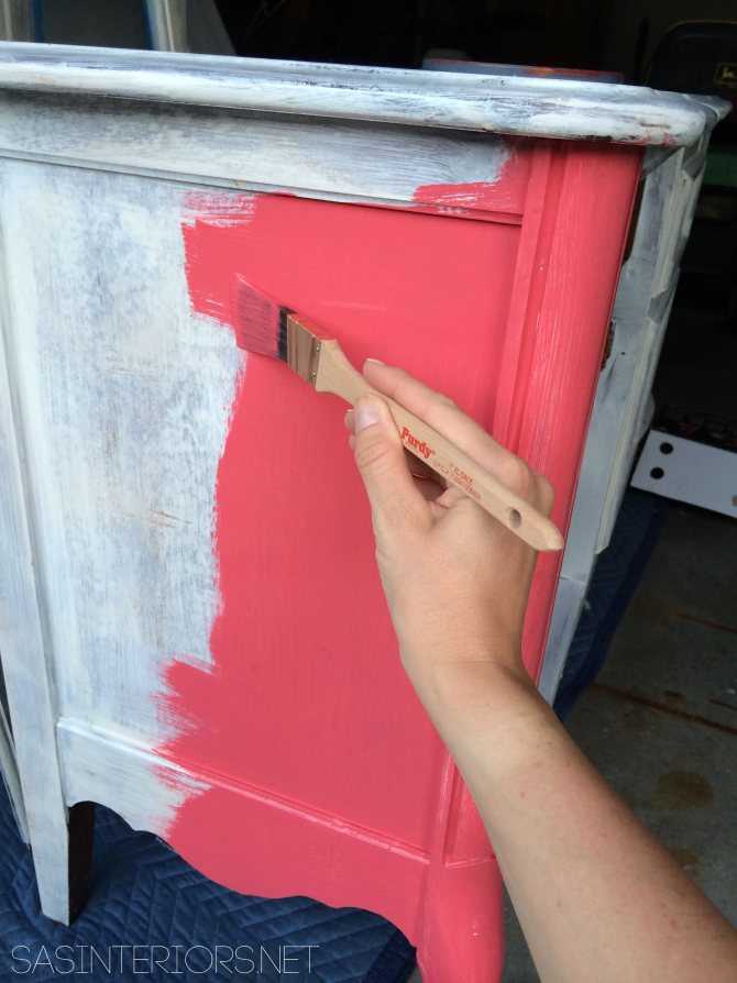 Какой краской покрасить двери: разъясняем вопрос