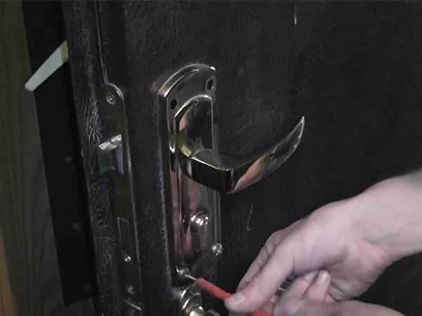 Замена замка на входной металлической двери в квартире своими руками